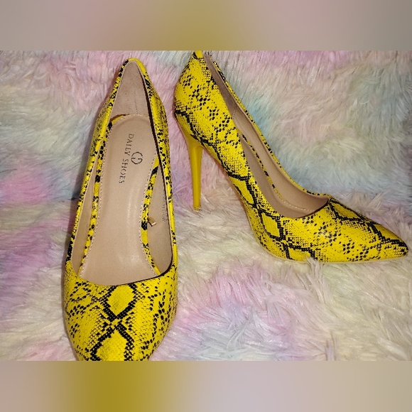 Beautiful Heels - Picture 2 of 3